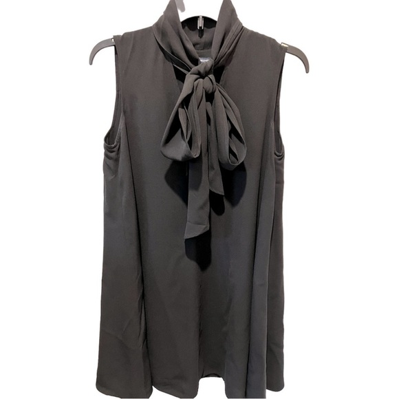 French Connection Dresses & Skirts - NWT, French Connection dress, short black size 4 w/ties attached, layer lining